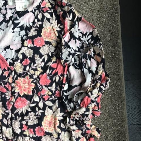 Flowered Coral/Black/Yellow short sleeved Blouse - Picture 2 of 3